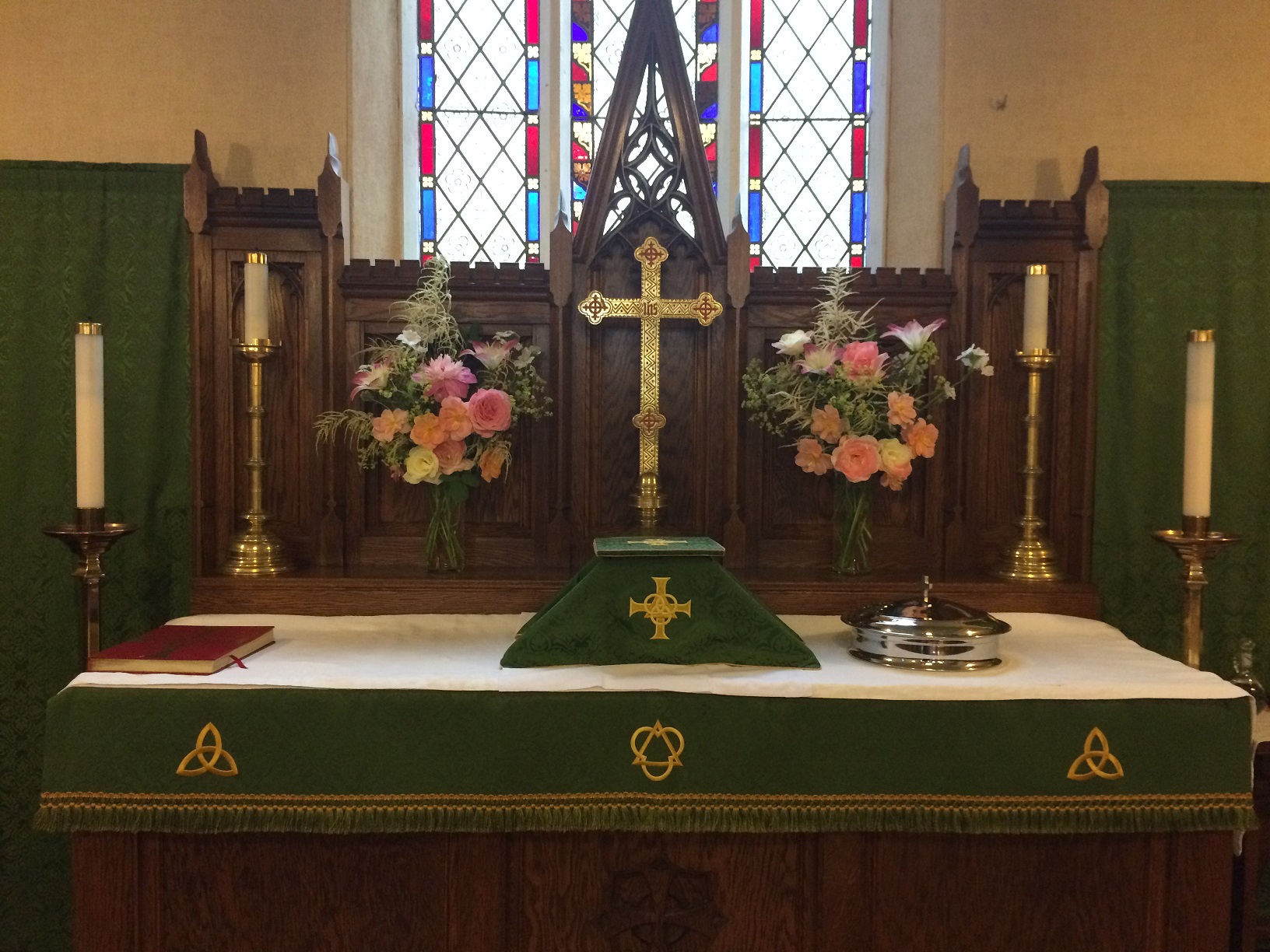 Flowers on the altar Sunday, July 9th.